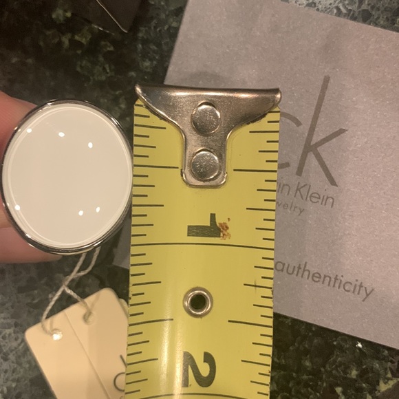 CALVIN KLEIN fashion ring white oval stone silver toned metal heavy jewelry new - Picture 9 of 9